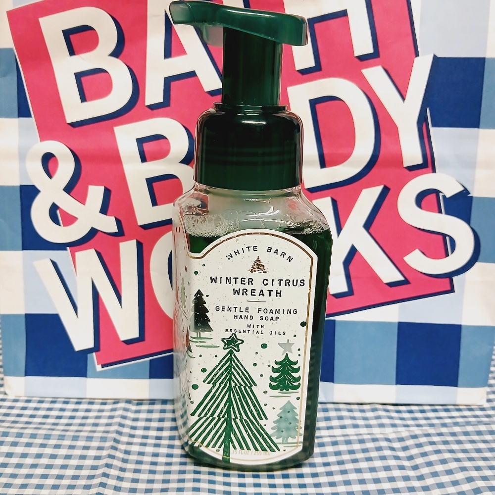 Bath and Body Works (White Barn) Winter Citrus Wreath Gentle foaming hand soap